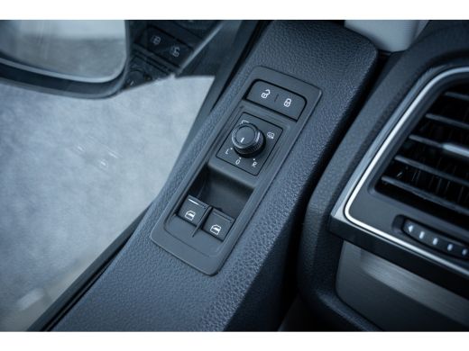 Volkswagen Transporter HIGHLINE DSG DUBBELE CABINE - TREKHAAK - CRUISE CONTROL ActivLease financial lease