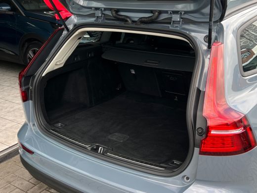 Volvo  V60 2.0 B3 Essential STUURWIEL VERW | STOELVERW | GOOGLE MAPS | CAMERA | ActivLease financial lease