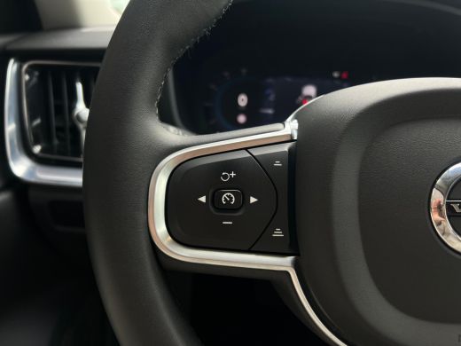 Volvo  V60 2.0 B3 Essential STUURWIEL VERW | STOELVERW | GOOGLE MAPS | CAMERA | ActivLease financial lease
