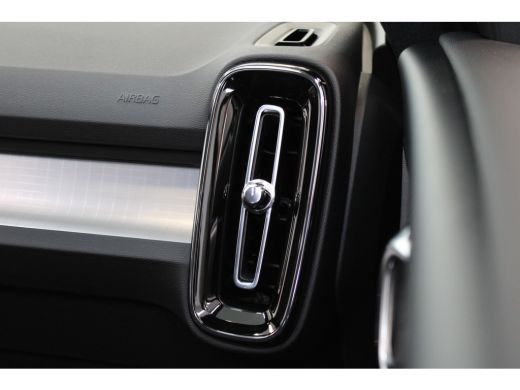 Volvo  XC40 B4 197PK Plus Black Edition | 360° | Panoramadak | Getint Glas | Adap Cruise | HK Audio | Memory ... ActivLease financial lease