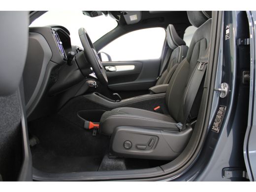 Volvo  XC40 B4 197PK Plus Black Edition | 360° | Panoramadak | Getint Glas | Adap Cruise | HK Audio | Memory ... ActivLease financial lease