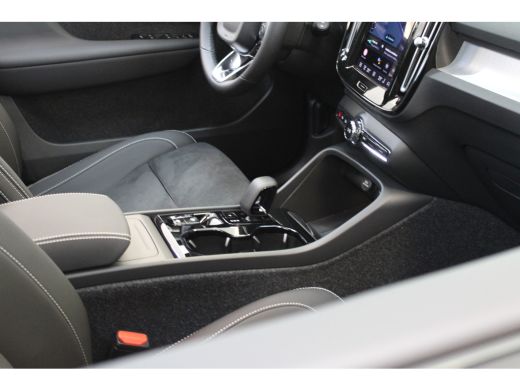 Volvo  XC40 B4 197PK Plus Black Edition | 360° | Panoramadak | Getint Glas | Adap Cruise | HK Audio | Memory ... ActivLease financial lease