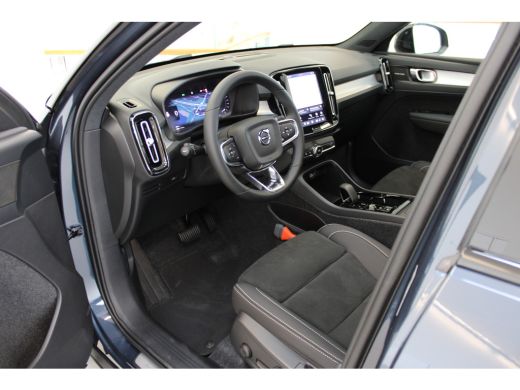 Volvo  XC40 B4 197PK Plus Black Edition | 360° | Panoramadak | Getint Glas | Adap Cruise | HK Audio | Memory ... ActivLease financial lease