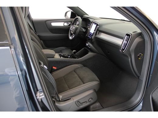 Volvo  XC40 B4 197PK Plus Black Edition | 360° | Panoramadak | Getint Glas | Adap Cruise | HK Audio | Memory ... ActivLease financial lease