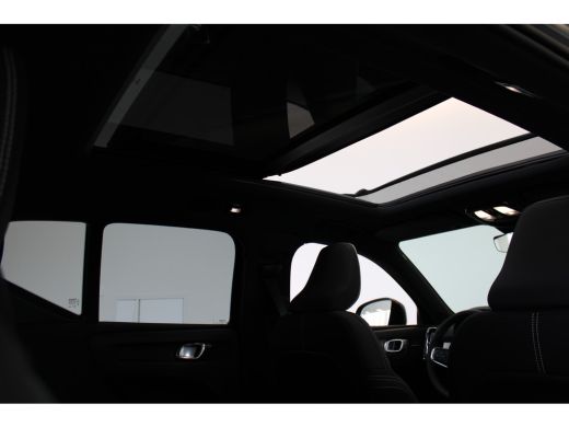 Volvo  XC40 B4 197PK Plus Black Edition | 360° | Panoramadak | Getint Glas | Adap Cruise | HK Audio | Memory ... ActivLease financial lease
