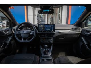 Ford Focus 1.0 EcoBoost Hybrid ST Line | Nieuw model! | Stoel/stuur/voorruit verwarming | Navigatie | Apple ...