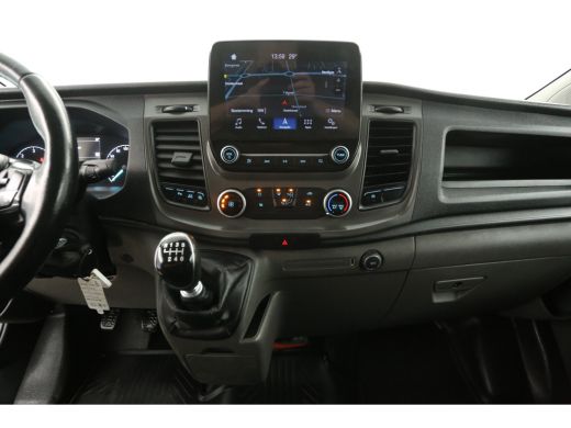 Ford Transit Custom 300 2.0 TDCI L2H1 Airco Cruise Carplay Navigatie PDC 3 Persoons Elektrpakket Trekhaak ActivLease financial lease