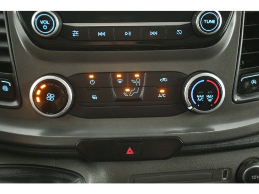 Ford Transit Custom 300 2.0 TDCI L2H1 Airco Cruise Carplay Navigatie PDC 3 Persoons Elektrpakket Trekhaak ActivLease financial lease