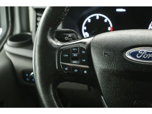 Ford Transit Custom 300 2.0 TDCI L2H1 Airco Cruise Carplay Navigatie PDC 3 Persoons Elektrpakket Trekhaak ActivLease financial lease