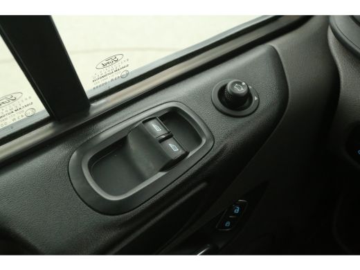 Ford Transit Custom 300 2.0 TDCI L2H1 Airco Cruise Carplay Navigatie PDC 3 Persoons Elektrpakket Trekhaak ActivLease financial lease