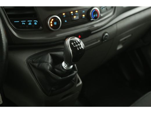 Ford Transit Custom 300 2.0 TDCI L2H1 Airco Cruise Carplay Navigatie PDC 3 Persoons Elektrpakket Trekhaak ActivLease financial lease
