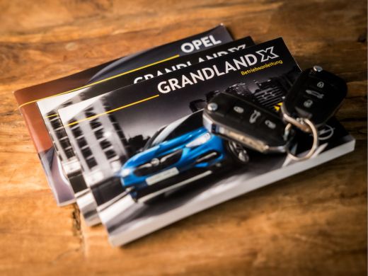 Opel Grandland X 1.2 Turbo Elegance Automaat (APPLE CARPLAY, GROOT NAVI, PARKEERSENSOREN, SPORTSTOELEN, LANE ASSIS... ActivLease financial lease