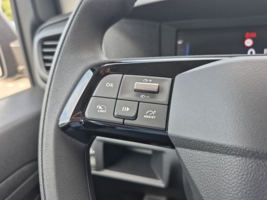 Opel Vivaro-e L3 75 kWh 9 persoons! 8 jaar garantie | Achterruitverwarming | Achteruitrijcamera | Airco ActivLease financial lease