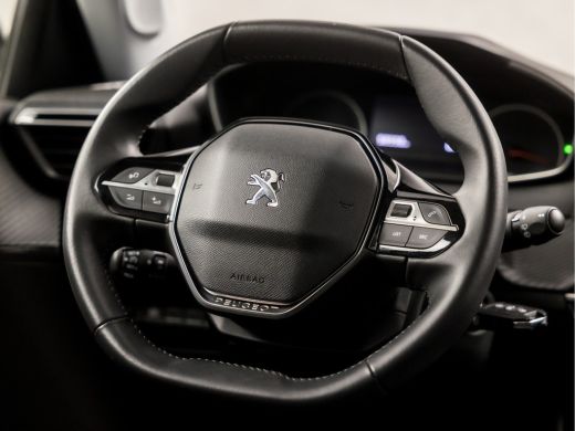 Peugeot 2008 1.2 PureTech Sport (APPLE CARPLAY, LANE ASSIST, PARKEERSENSOREN, SPORTSTOELEN, CRUISE, ELEK PAKKE... ActivLease financial lease