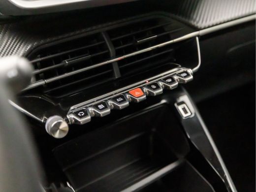 Peugeot 2008 1.2 PureTech Sport (APPLE CARPLAY, LANE ASSIST, PARKEERSENSOREN, SPORTSTOELEN, CRUISE, ELEK PAKKE... ActivLease financial lease
