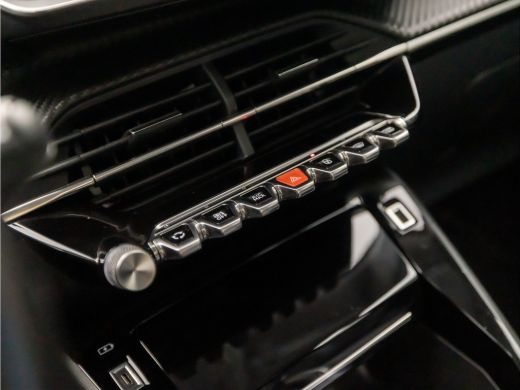 Peugeot 2008 1.2 PureTech Sport (VIRTUAL COCKPIT, APPLE CARPLAY, 360 CAMERA, LEDER, SPORTSTOELEN, CRUISE, LANE... ActivLease financial lease