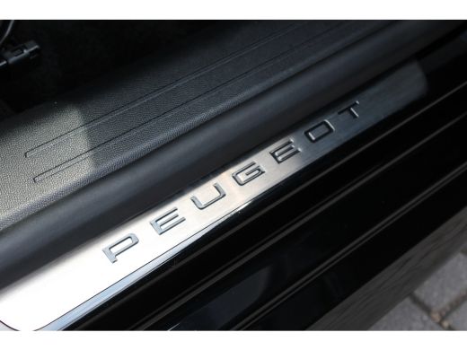 Peugeot 208 1.2 PURETECH 100PK GT PACK / NAVI / LEDER / CLIMA / PDC / 17" LMV / CAMERA / KEYLESS / ADAPT. CRU... ActivLease financial lease