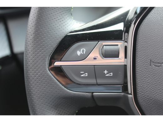 Peugeot 208 1.2 PURETECH 100PK GT PACK / NAVI / LEDER / CLIMA / PDC / 17" LMV / CAMERA / KEYLESS / ADAPT. CRU... ActivLease financial lease