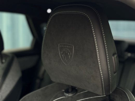 Peugeot 3008 1.2 Hybrid 136 GT Donkergrijze GT | Camera 360 graden | NAVI Fullscreen | Airco AUTO | Apple Carp... ActivLease financial lease