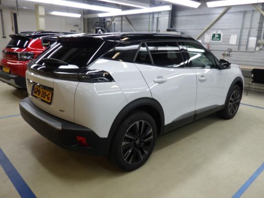 Peugeot e-2008 EV GT 54 kWh 156pk | Massage | Stoelverwarming | Alcantara | Elektr. Stoelen | 18"LMV | Adaptive ... ActivLease financial lease