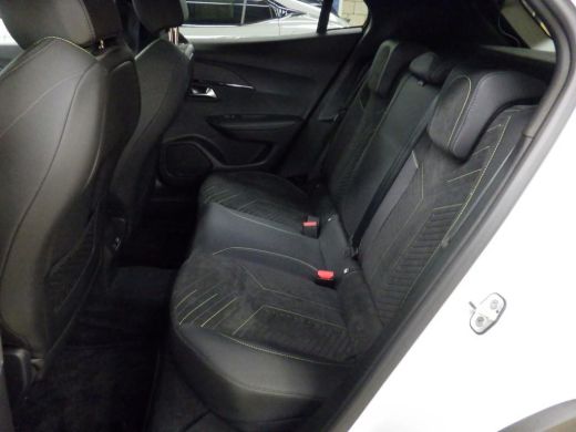Peugeot e-2008 EV GT 54 kWh 156pk | Massage | Stoelverwarming | Alcantara | Elektr. Stoelen | 18"LMV | Adaptive ... ActivLease financial lease