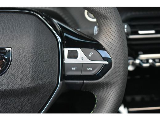 Peugeot e-2008 EV GT 54 kWh 156pk | Schuif-/Kanteldak | Adaptive Cruise | Warmtepomp | Dodehoek-Detectie | Achte... ActivLease financial lease