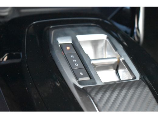 Peugeot e-2008 EV GT 54 kWh 156pk | Schuif-/Kanteldak | Adaptive Cruise | Warmtepomp | Dodehoek-Detectie | Achte... ActivLease financial lease