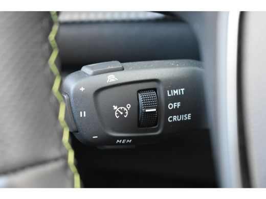 Peugeot e-2008 EV GT 54 kWh 156pk | Schuif-/Kanteldak | Adaptive Cruise | Warmtepomp | Dodehoek-Detectie | Achte... ActivLease financial lease