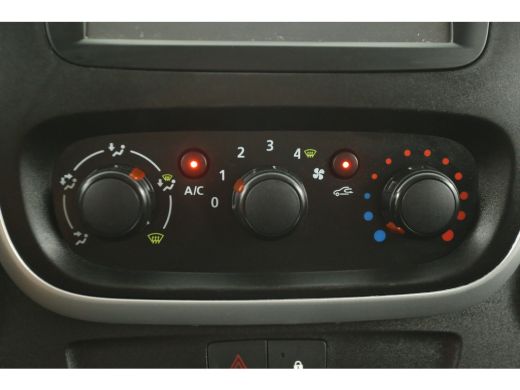 Renault Trafic 1.6 dCi T29 L1H1 Airco Cruise Navigatie 3 Persoons Parkeersensoren Elektrpakket Trekhaak ActivLease financial lease