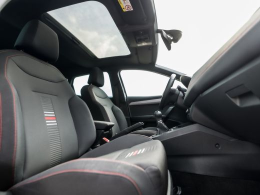 Seat Ibiza 1.0 TSI FR Business Intense (SCHUIFDAK, VIRTUAL COCKPIT, APPLE CARPLAY, GROOT NAVI, CAMERA, SPORT... ActivLease financial lease