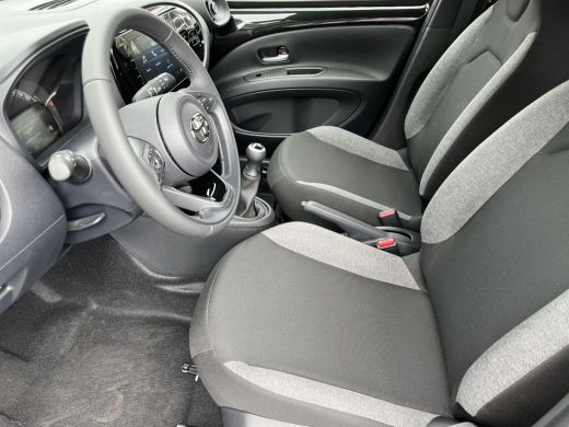 Toyota Aygo 1.0 VVT-i MT Play | Night Sky Black metallic | Nieuw uit voorraad leverbaar | ActivLease financial lease