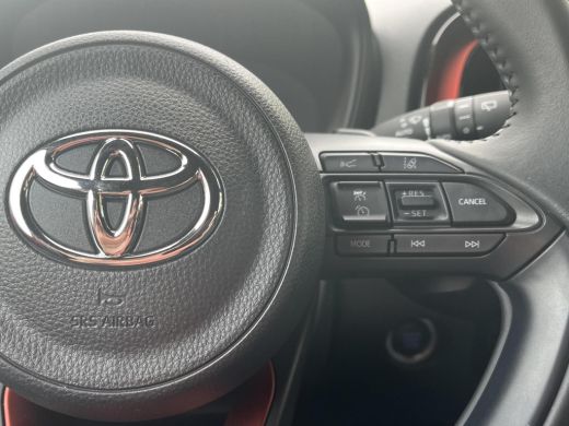 Toyota Aygo 1.0 VVT-i S-CVT Envy | Parkeersensoren | Stoelverwarming | Keyless entry | Navigatie | ActivLease financial lease