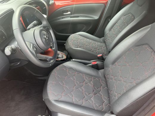 Toyota Aygo 1.0 VVT-i S-CVT Envy | Parkeersensoren | Stoelverwarming | Keyless entry | Navigatie | ActivLease financial lease