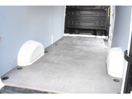 Volkswagen Crafter 35 2.0 TDI L4H3 Automaat *Leer*Navigatie*Trekhaak* ActivLease financial lease