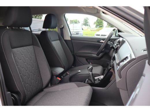 Volkswagen T-Cross Life Edition Inclusief €2000,- inruilvoordeel | 'App-Connect' draadloze smartphone integratie | A... ActivLease financial lease