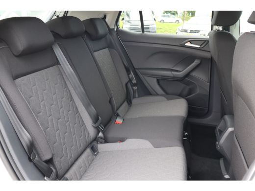 Volkswagen T-Cross Life Edition Inclusief €2000,- inruilvoordeel | 'App-Connect' draadloze smartphone integratie | A... ActivLease financial lease