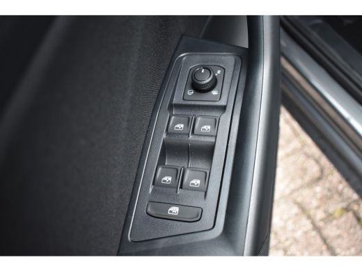 Volkswagen T-Roc Life Edition | 'App-Connect' draadloze smartphone integratie | 'App-Connect' smartphone integrati... ActivLease financial lease