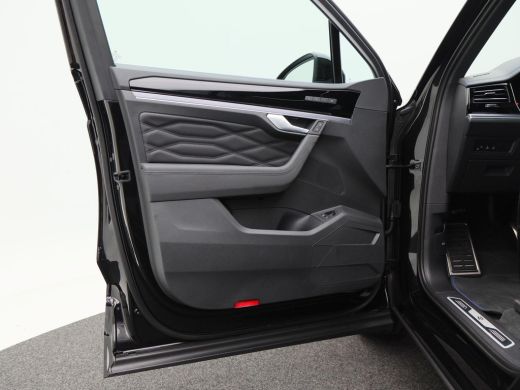 Volkswagen Touareg 3.0 TSi eHybrid 463 Pk 4MOTION R-Line | 360° Camera | Full LED | Trekhaak | Panoramadak | DynAudi... ActivLease financial lease