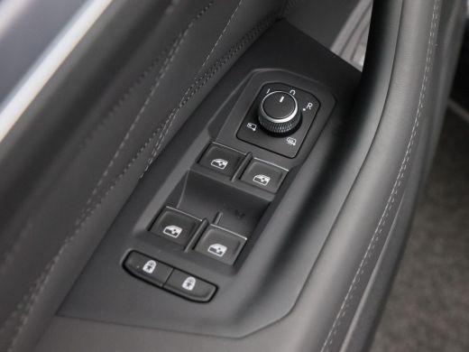 Volkswagen Touareg 3.0 TSi eHybrid 463 Pk 4MOTION R-Line | 360° Camera | Full LED | Trekhaak | Panoramadak | DynAudi... ActivLease financial lease