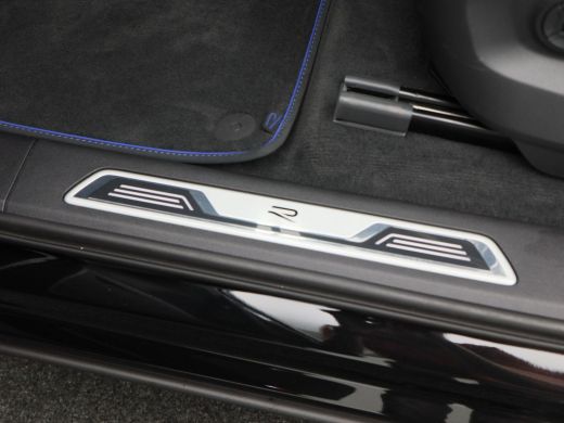 Volkswagen Touareg 3.0 TSi eHybrid 463 Pk 4MOTION R-Line | 360° Camera | Full LED | Trekhaak | Panoramadak | DynAudi... ActivLease financial lease