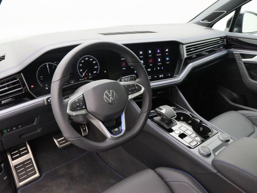 Volkswagen Touareg 3.0 TSi eHybrid 463 Pk 4MOTION R-Line | 360° Camera | Full LED | Trekhaak | Panoramadak | DynAudi... ActivLease financial lease