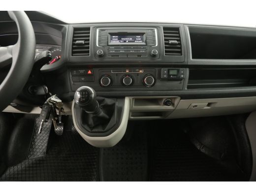 Volkswagen Transporter 2.0 TDI L2H1 Airco Parkeersensoren Elektrpakket Trekhaak ActivLease financial lease
