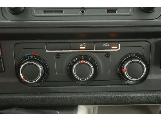 Volkswagen Transporter 2.0 TDI L2H1 Airco Parkeersensoren Elektrpakket Trekhaak ActivLease financial lease