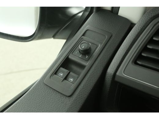 Volkswagen Transporter 2.0 TDI L2H1 Airco Parkeersensoren Elektrpakket Trekhaak ActivLease financial lease