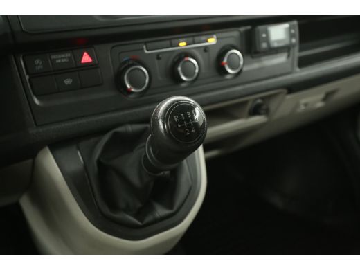 Volkswagen Transporter 2.0 TDI L2H1 Airco Parkeersensoren Elektrpakket Trekhaak ActivLease financial lease