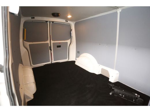 Volkswagen Transporter 2.0 TDI L2H1 Airco Parkeersensoren Elektrpakket Trekhaak ActivLease financial lease