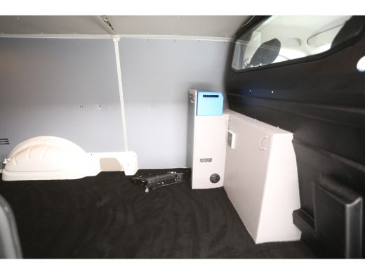 Volkswagen Transporter 2.0 TDI L2H1 Airco Parkeersensoren Elektrpakket Trekhaak ActivLease financial lease