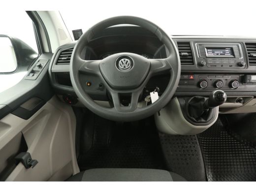 Volkswagen Transporter 2.0 TDI L2H1 Airco Parkeersensoren Elektrpakket Trekhaak ActivLease financial lease