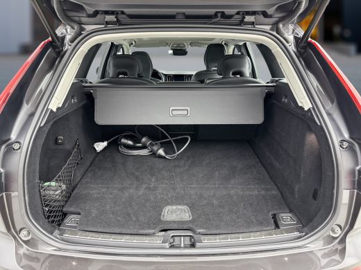 Volvo  XC60 T6 Recharge AWD Plus Bright | 19" | Panoramadak | Leder | Adaptieve cruise | Elektr. verst. stoel... ActivLease financial lease