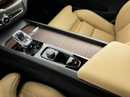Volvo  XC60 T8 Recharge AWD Plus Dark | 21" | Luchtvering | Geventileerd Nappa Leder | 360 Camera | Trekhaak ... ActivLease financial lease